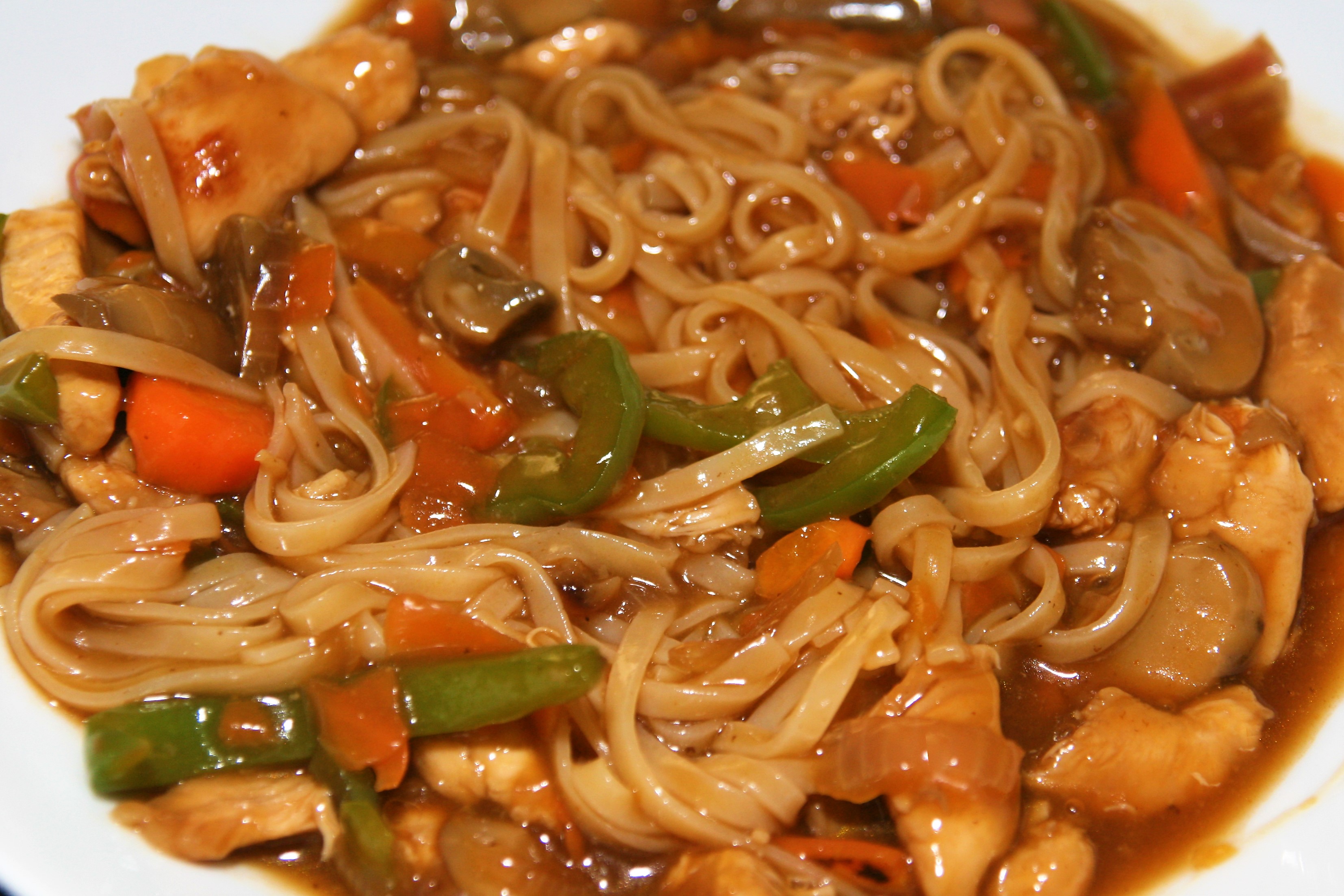 Sauté de poulet et légumes avec nouilles de riz – Julie.Nutrition ...