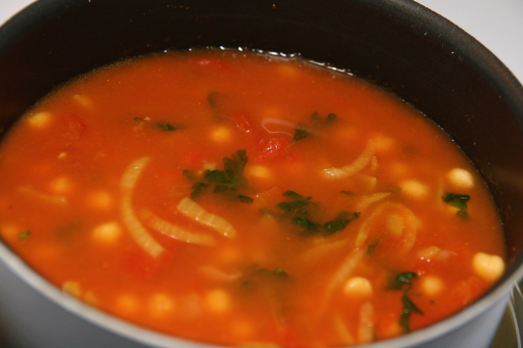 Soupe marocaine aux pois chiches et tomates – Julie.Nutrition Simple ...