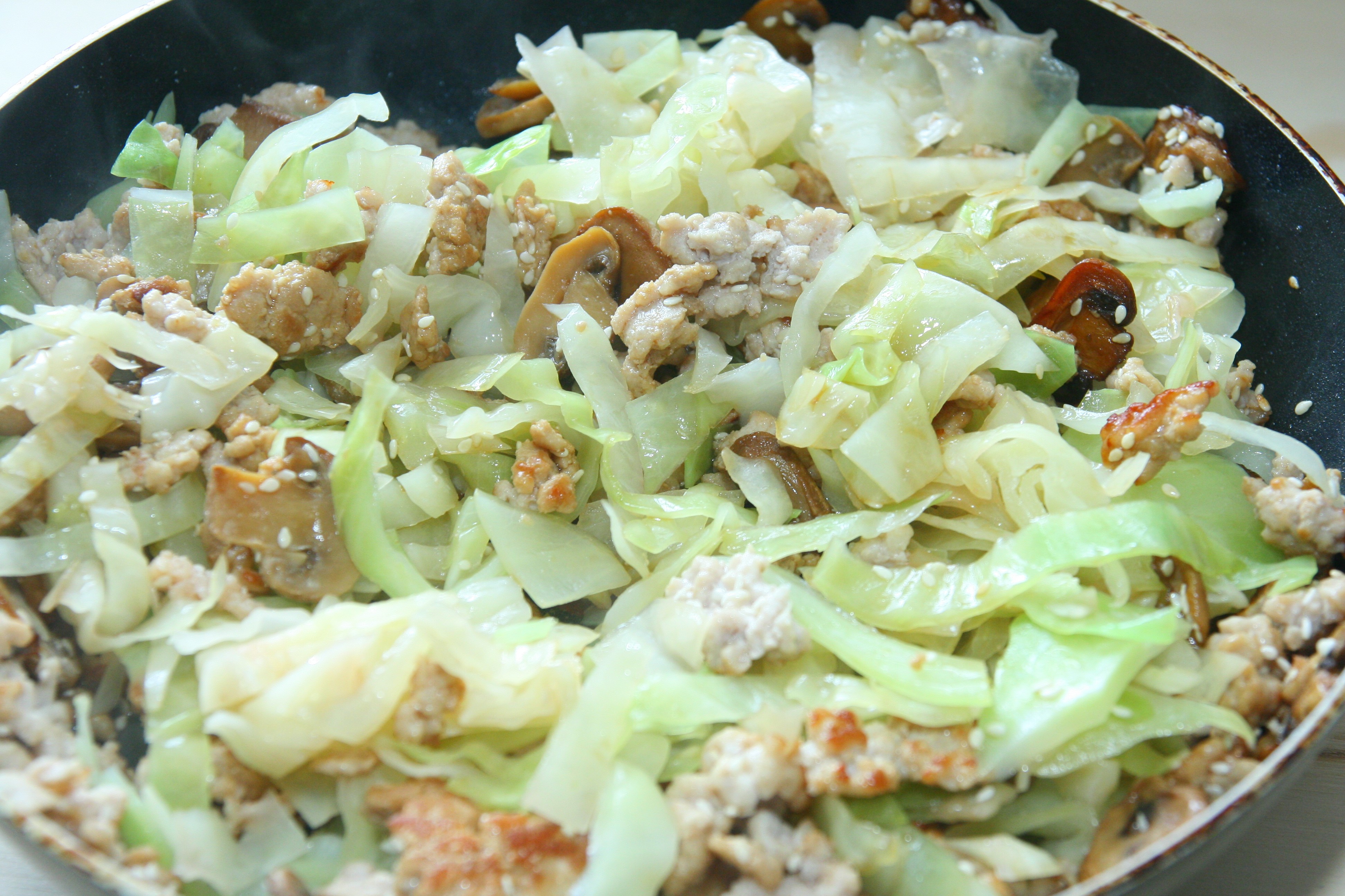 Sauté de porc au chou et champignons – Julie.Nutrition Simple & Tasty